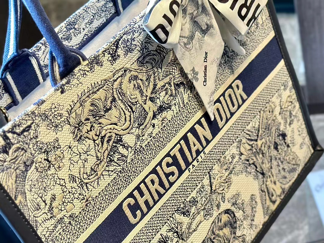 DI0R ブルー刺繍トートバッグ【50％割引+送料無料】