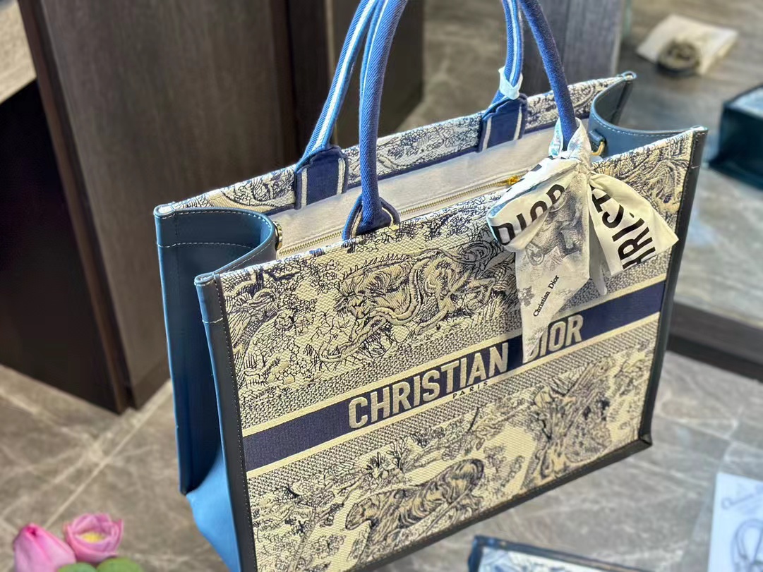 DI0R ブルー刺繍トートバッグ【50％割引+送料無料】