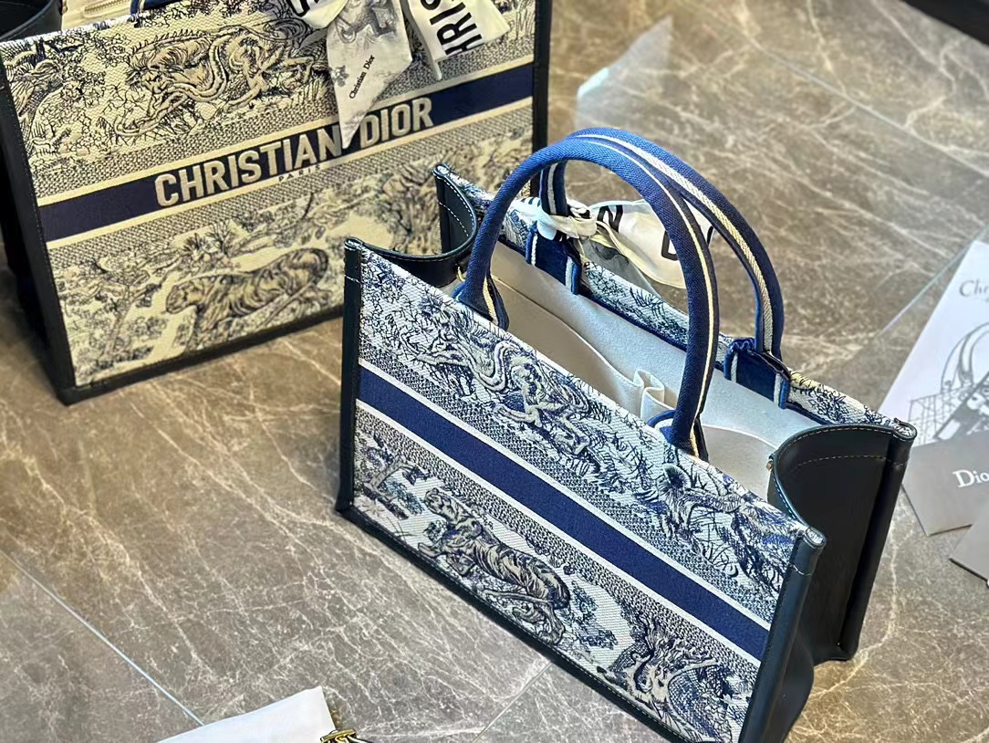 DI0R ブルー刺繍トートバッグ【50％割引+送料無料】