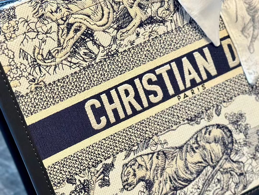 DI0R ブルー刺繍トートバッグ【50％割引+送料無料】