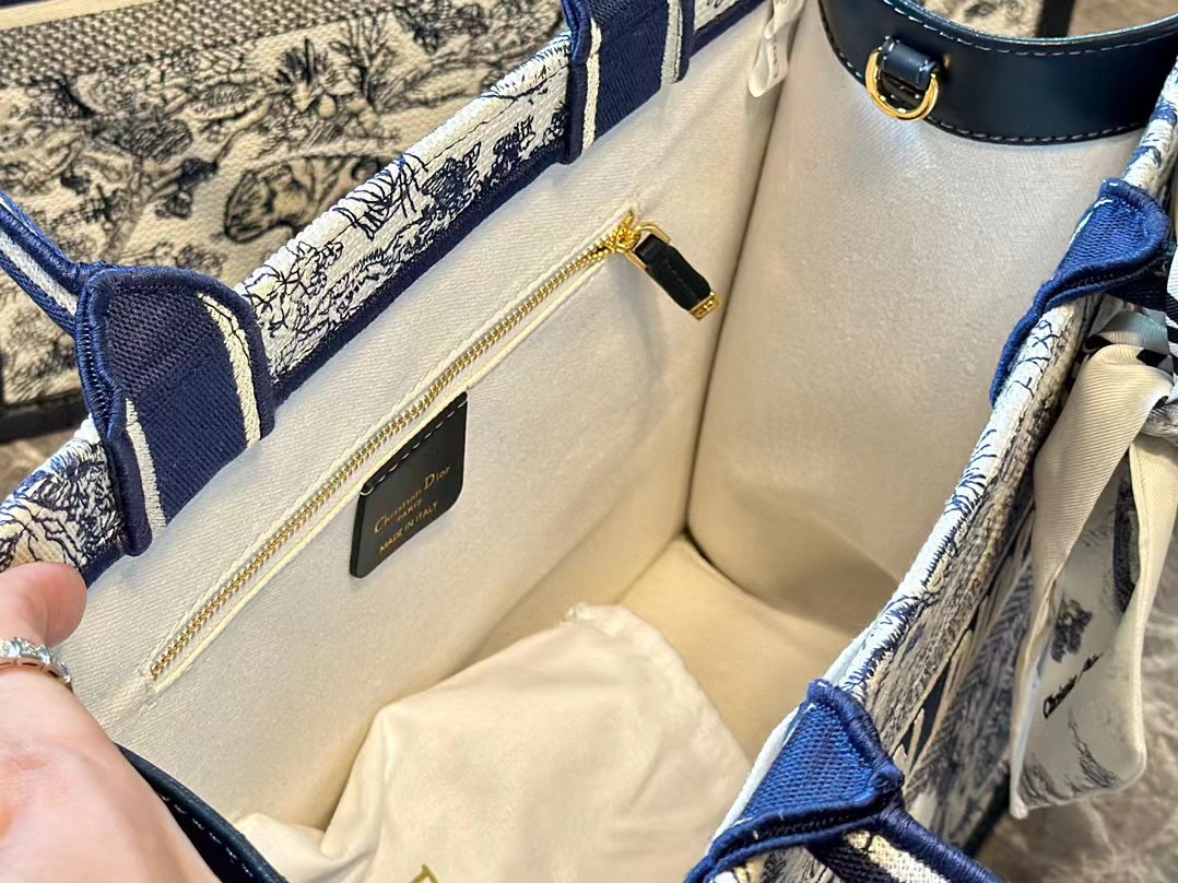 DI0R ブルー刺繍トートバッグ【50％割引+送料無料】