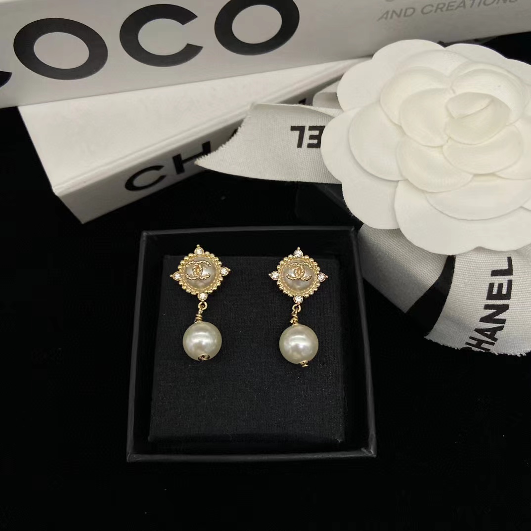 CHANE1 ダブル C パール スタッド ピアス【 50％割引+送料無料】