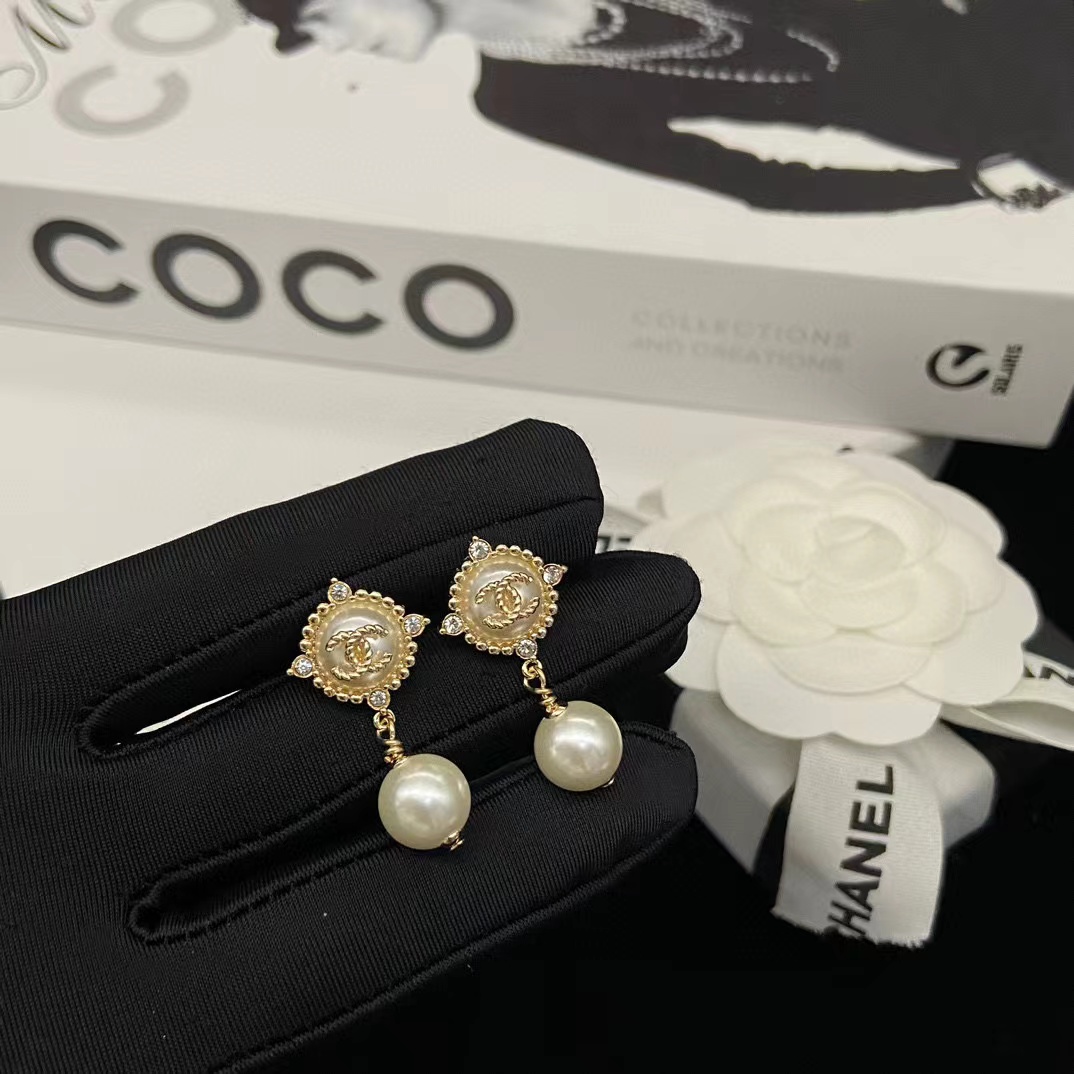 CHANE1 ダブル C パール スタッド ピアス【 50％割引+送料無料】