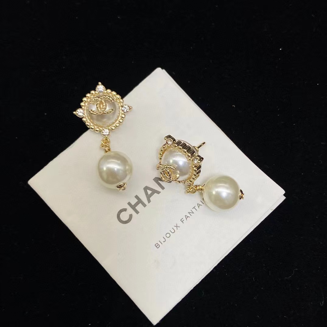 CHANE1 ダブル C パール スタッド ピアス【 50％割引+送料無料】