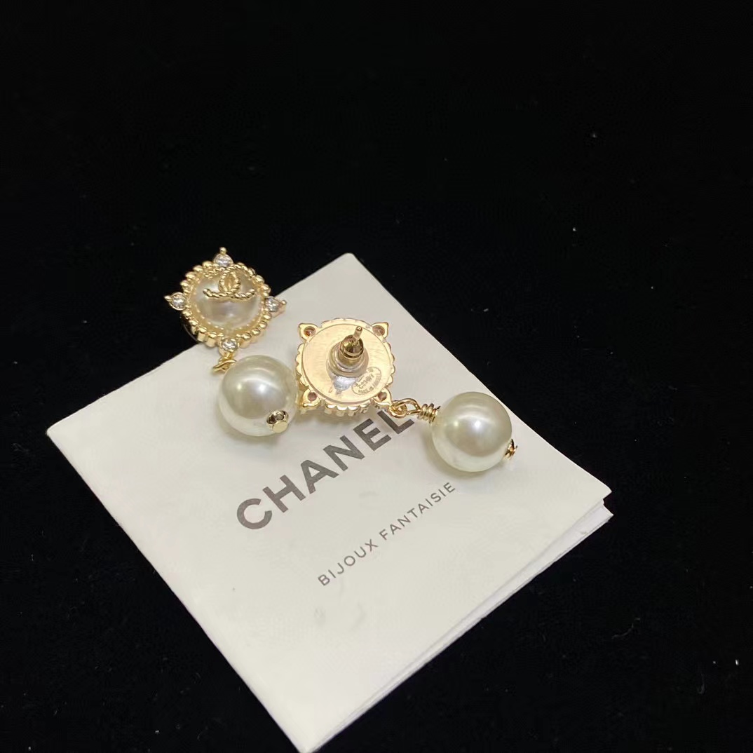 CHANE1 ダブル C パール スタッド ピアス【 50％割引+送料無料】