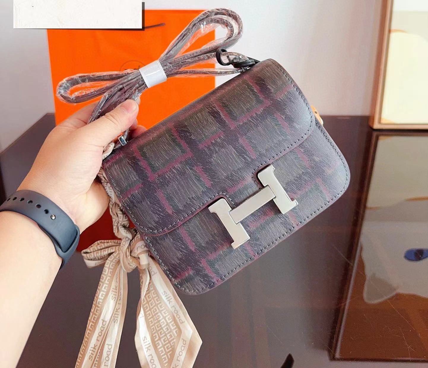 HERME5 レザー ショルダー クロスボディバッグ【50％割引+送料無料】