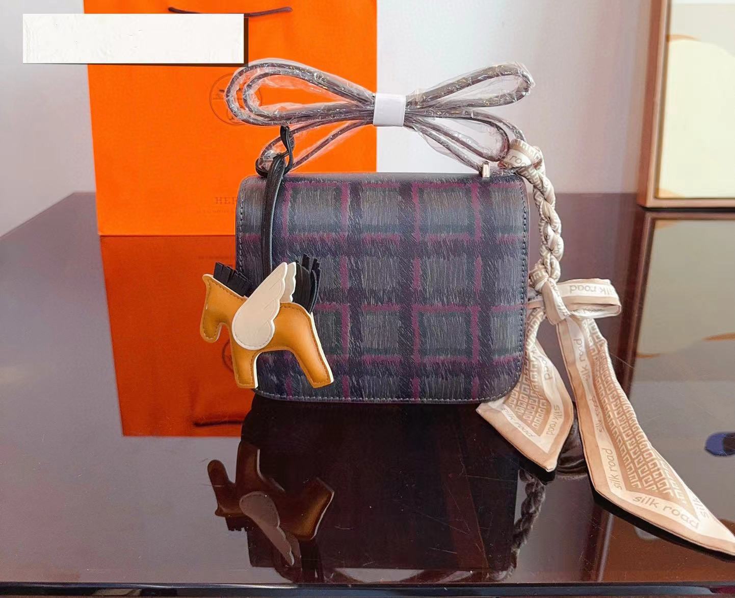 HERME5 レザー ショルダー クロスボディバッグ【50％割引+送料無料】