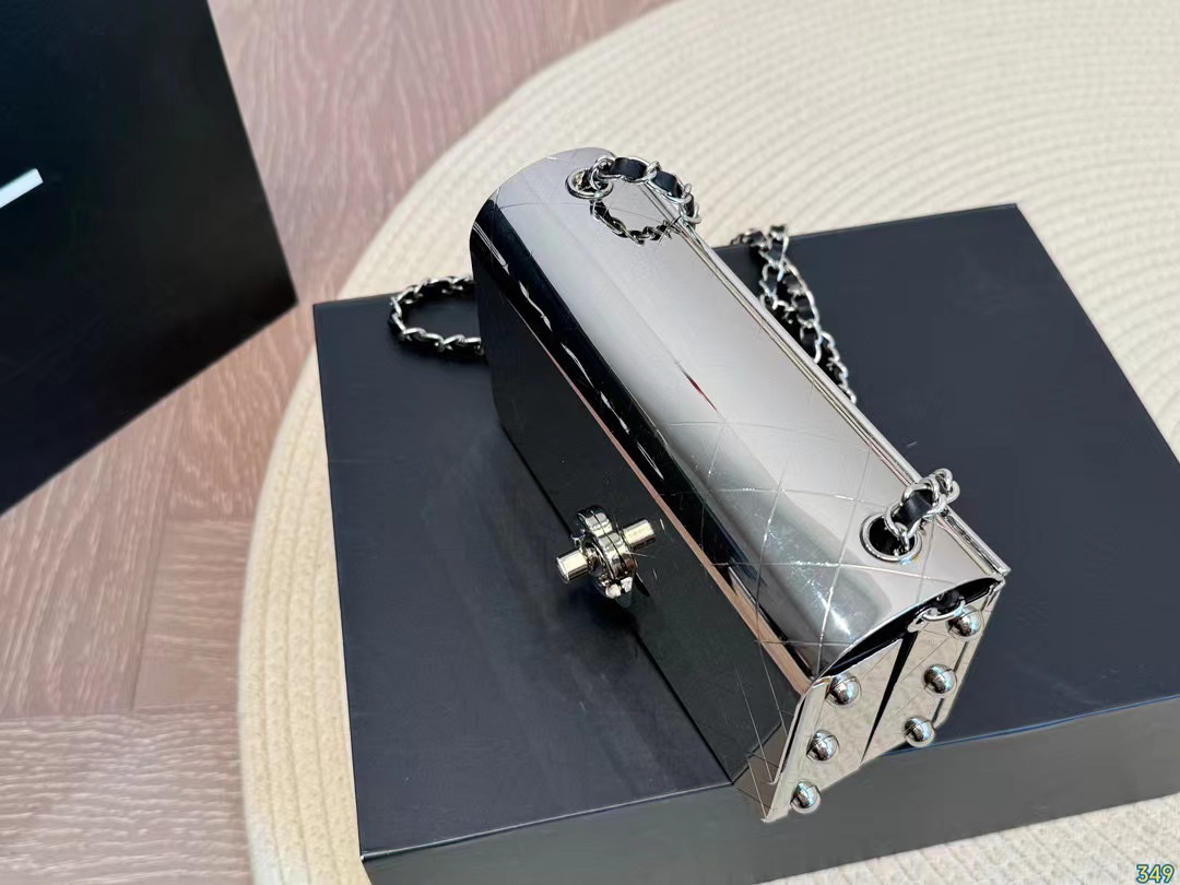 CHANE1 cf メタルチェーンバッグ【50％割引+送料無料】