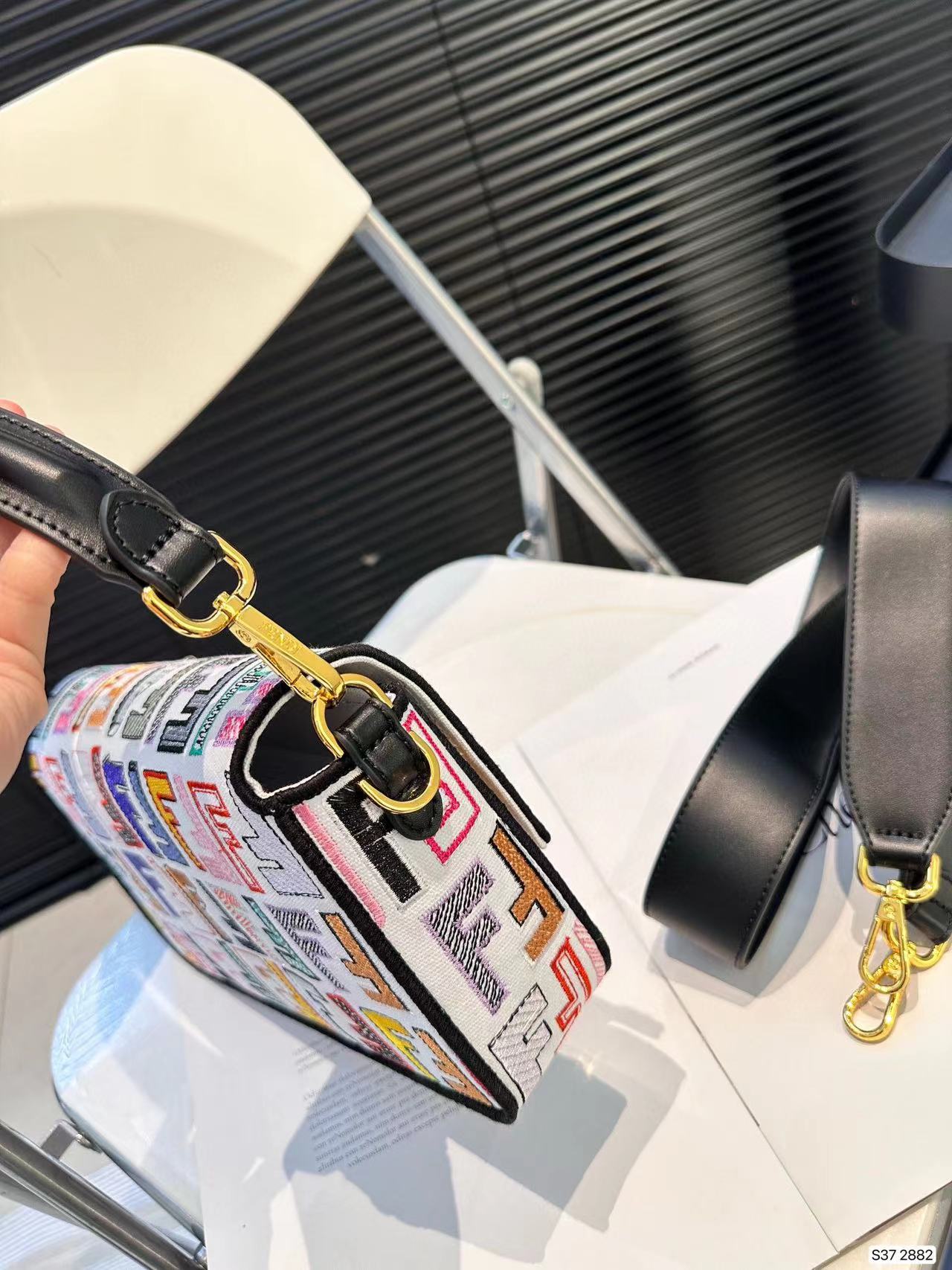 FEND1 刺繍バゲットバッグ【50％割引+送料無料】