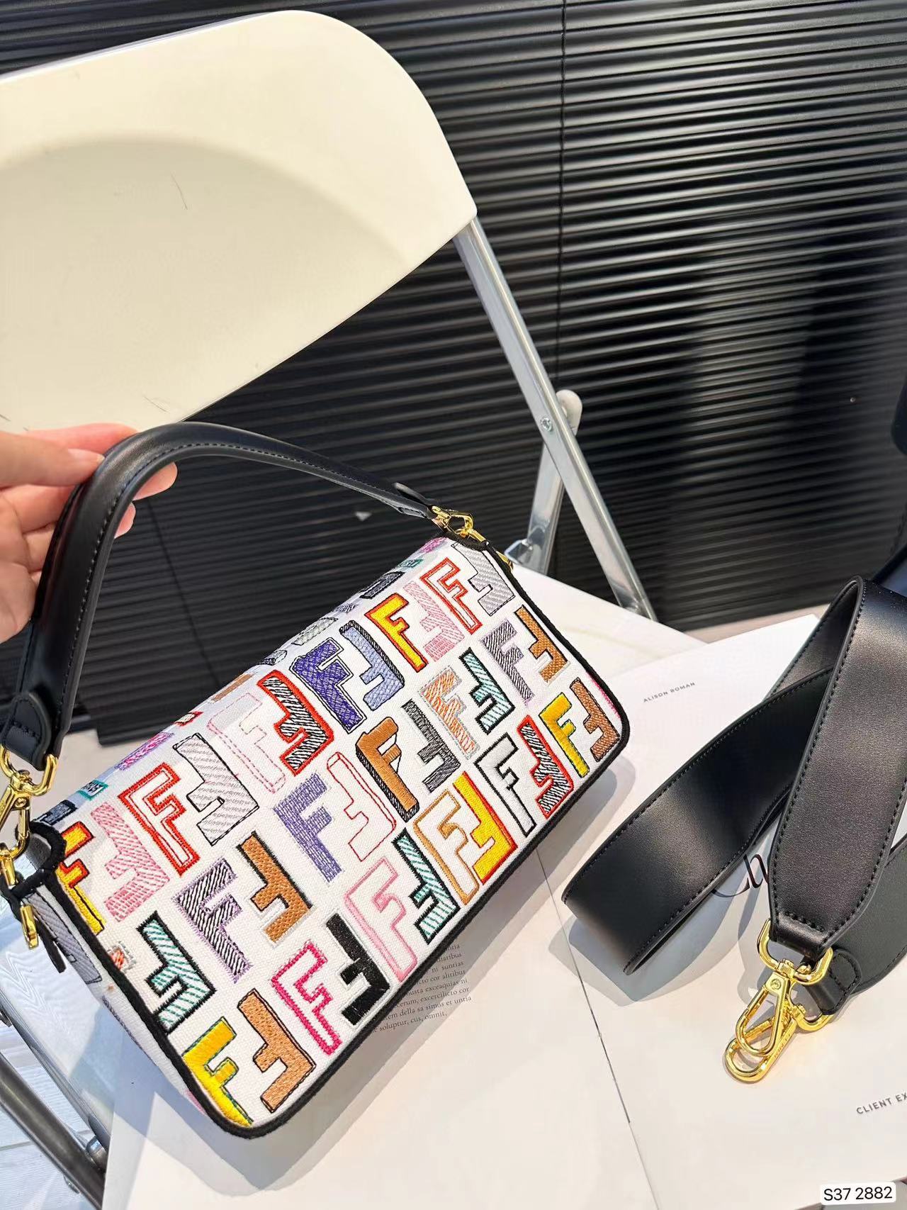 FEND1 刺繍バゲットバッグ【50％割引+送料無料】