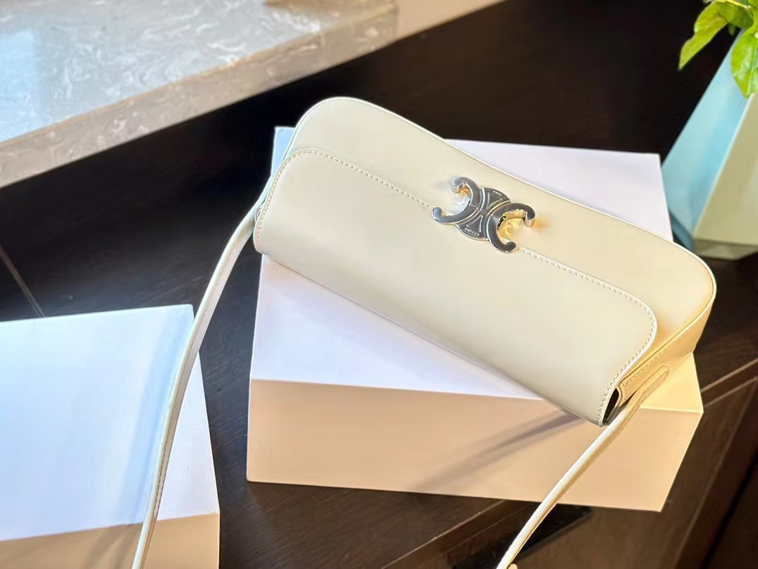 CEL1NE 凱旋門 脇下バッグ【50％割引+送料無料】