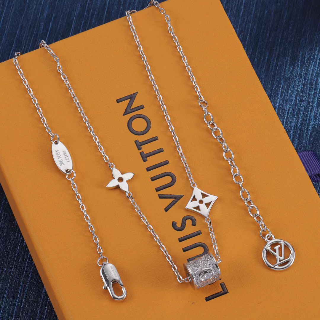 LV 四つ葉のクローバー ダイヤモンド ネックレス【50％割引+送料無料】