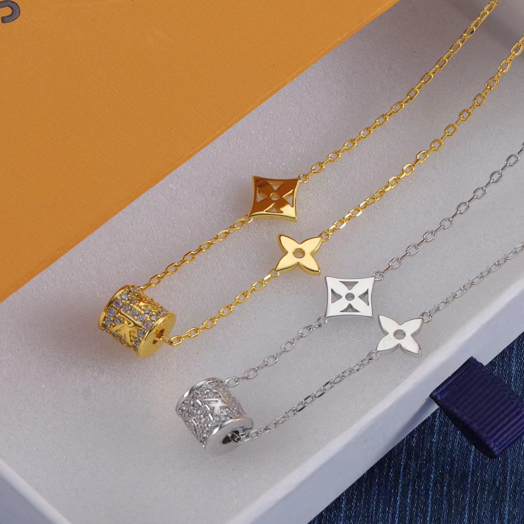 LV 四つ葉のクローバー ダイヤモンド ネックレス【50％割引+送料無料】