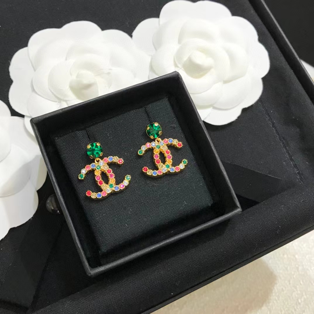 CHANE1 カラーダイヤモンド ダブル C スタッド ピアス【 50％割引+送料無料】