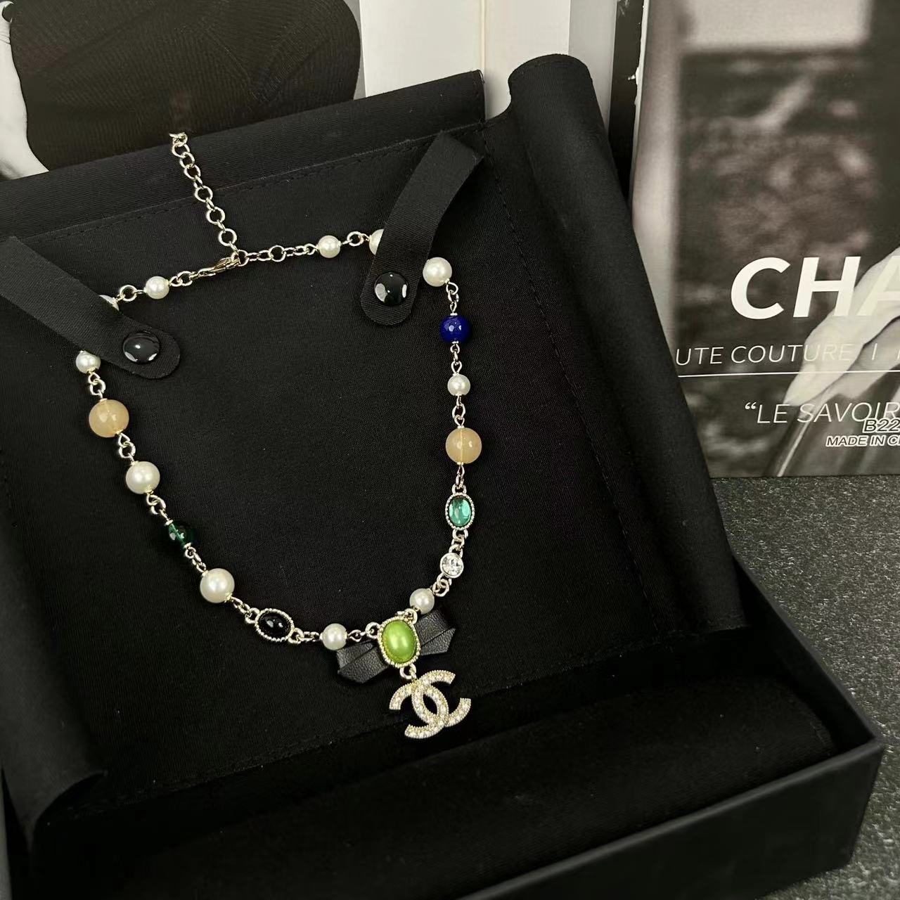 CHANE1 カラフル エメラルド グリーン ダブル C ネックレス【50％割引+送料無料】