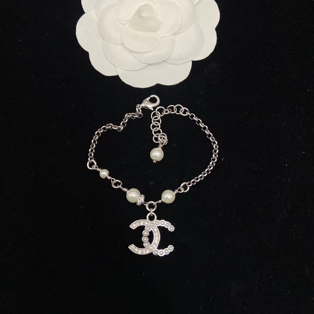 CHANE1 ダブルCパールブレスレット【50％割引+送料無料】