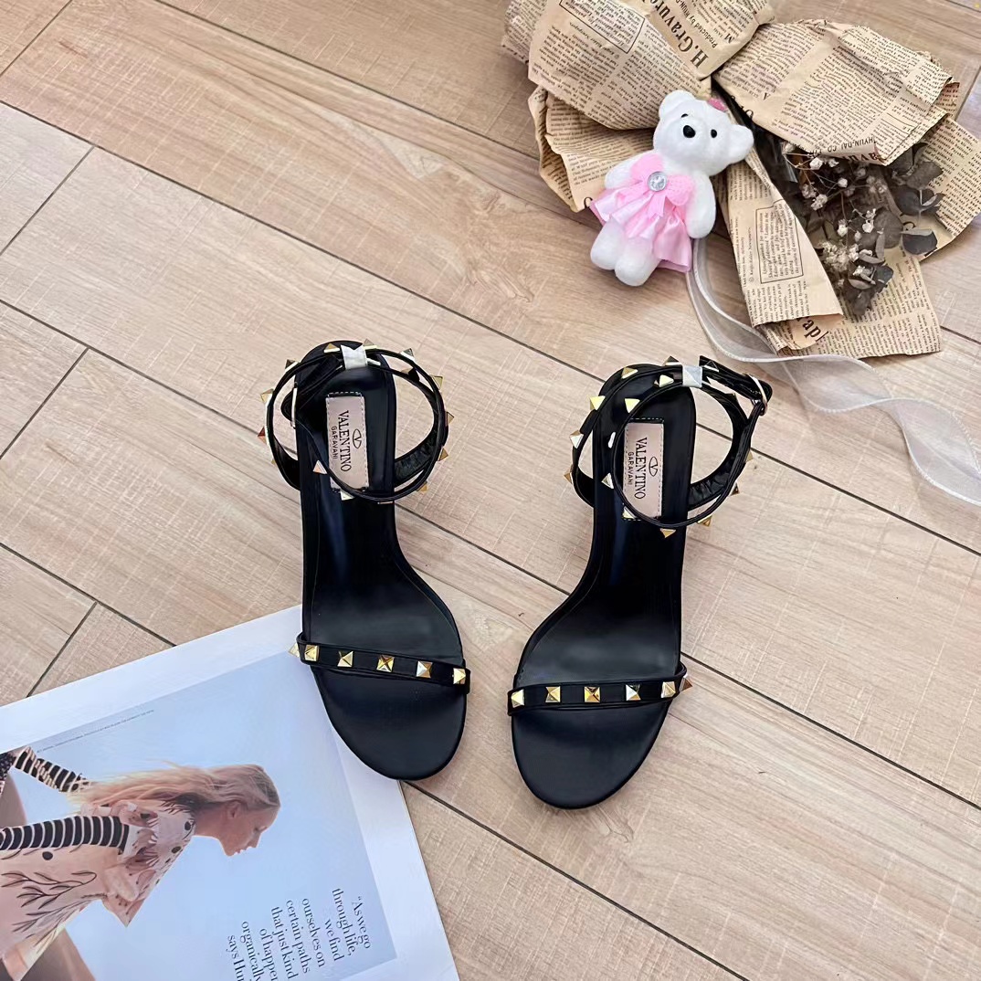 VALENT1NO リベットハイヒールサンダル【50％割引+送料無料】