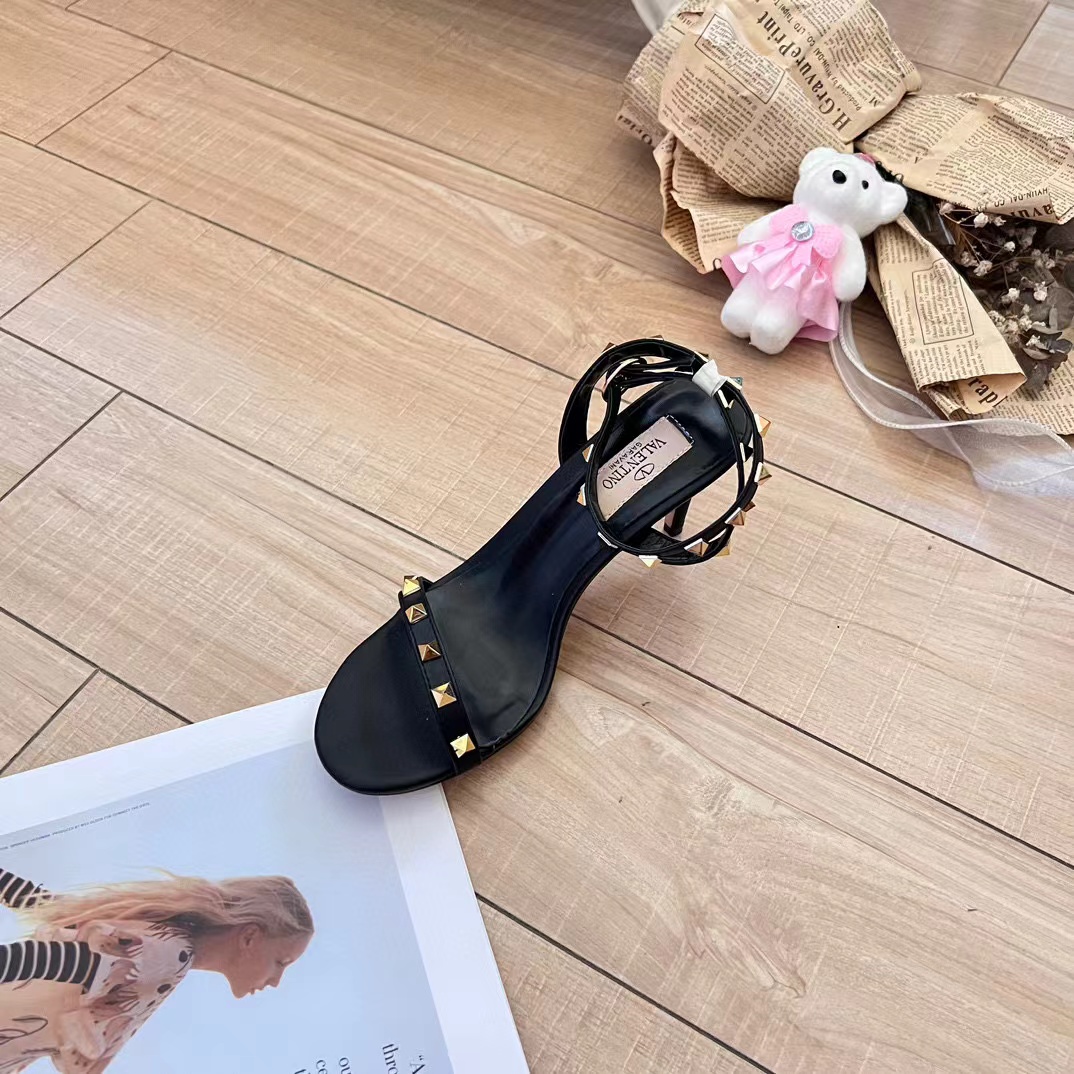 VALENT1NO リベットハイヒールサンダル【50％割引+送料無料】