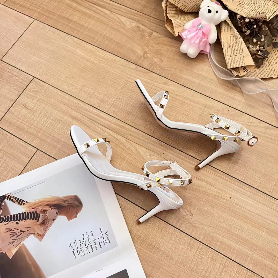 VALENT1NO リベットハイヒールサンダル【50％割引+送料無料】