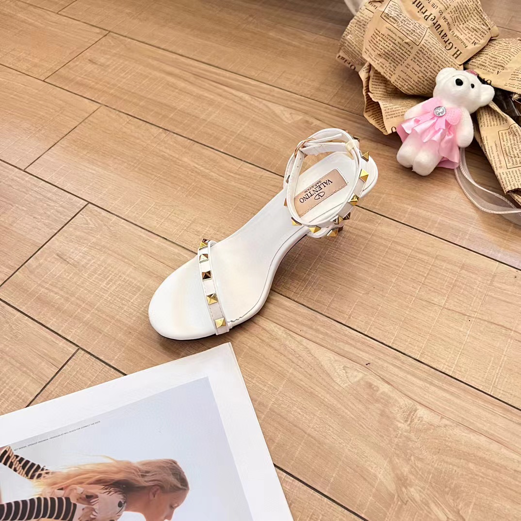 VALENT1NO リベットハイヒールサンダル【50％割引+送料無料】