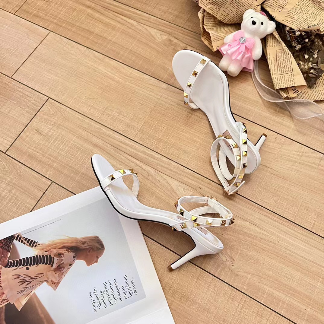 VALENT1NO リベットハイヒールサンダル【50％割引+送料無料】