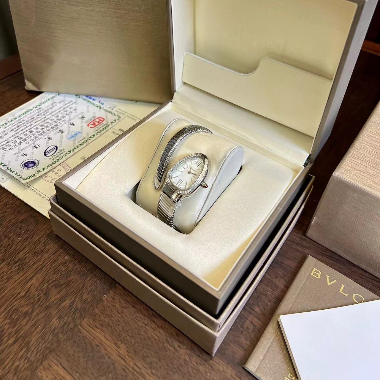BVLGAR1スネークヘッドクラシックレディースウォッチ【50％割引+送料無料】