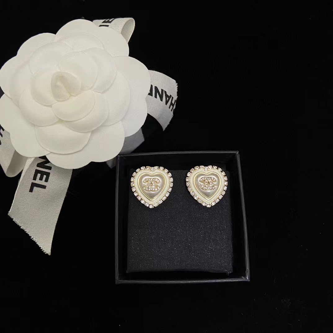 CHANE1 ダブルC ピーチハート ダイヤモンド スタッド ピアス【50％割引+送料無料】