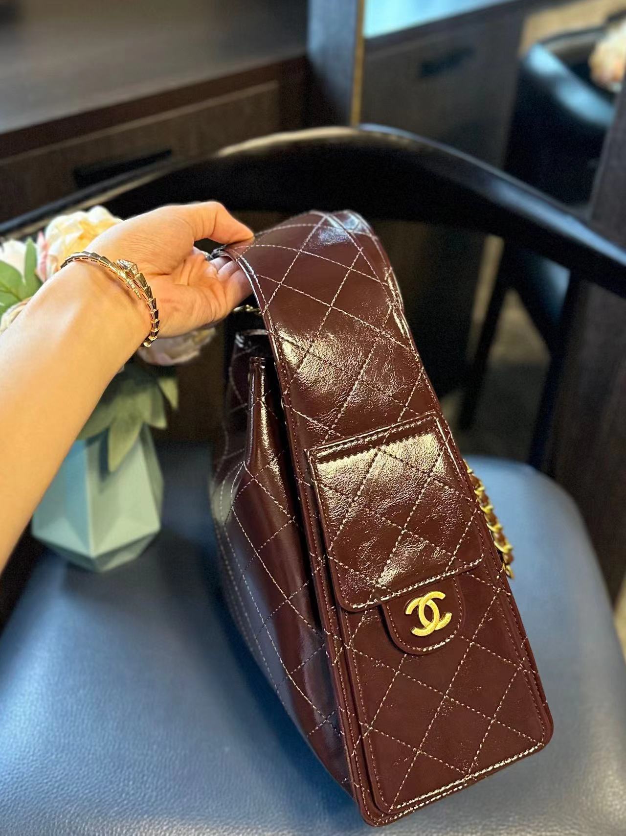 CHANE1 ブラック ゴールド パテント レザー ハンドバッグ【 50％割引+送料無料】