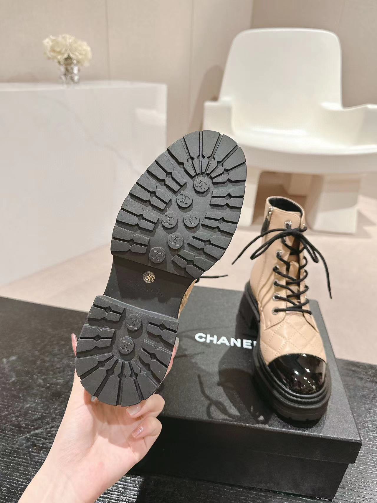 CHANE1 高品質レースアップシープスキンブーツ【50％割引+送料無料】