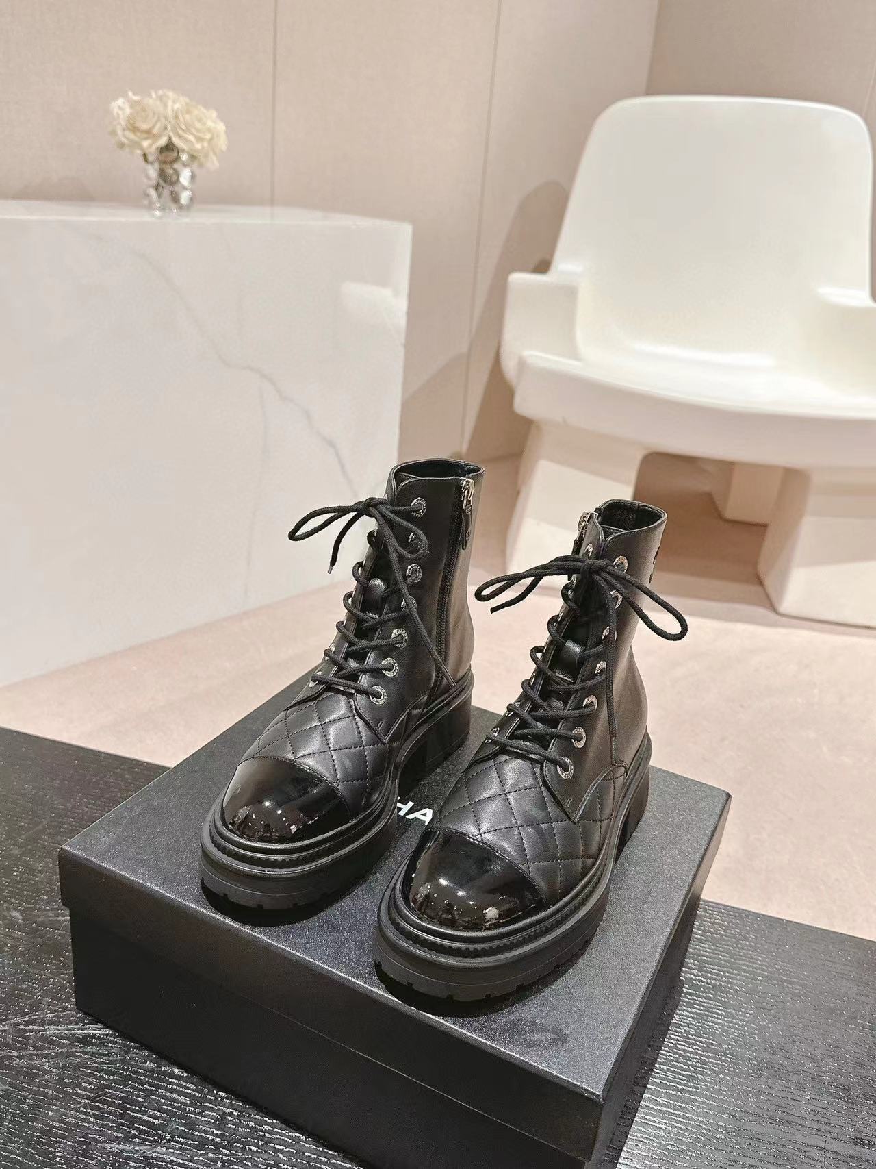 CHANE1 高品質レースアップシープスキンブーツ【50％割引+送料無料】