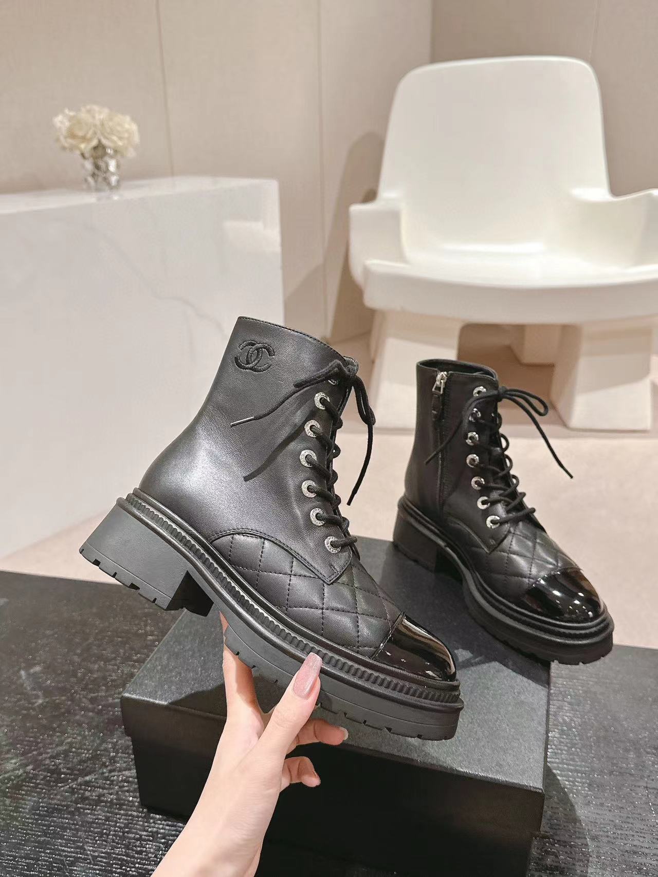 CHANE1 高品質レースアップシープスキンブーツ【50％割引+送料無料】