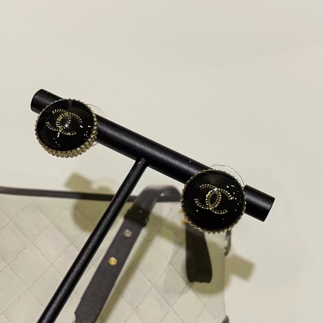 CHANE1 ブラック ラウンド ダブル C スタッド ピアス【50％割引+送料無料】