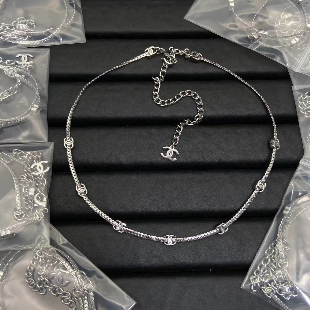 CHANE1 5フラワースネークボーンネックレス【50％割引+送料無料】