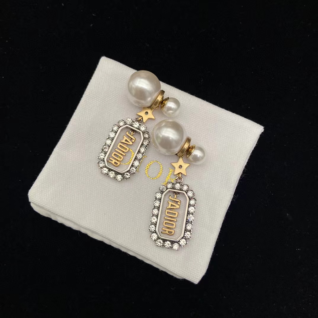 DI0R パールとダイヤモンドのスタッド ピアス【50％割引+送料無料】