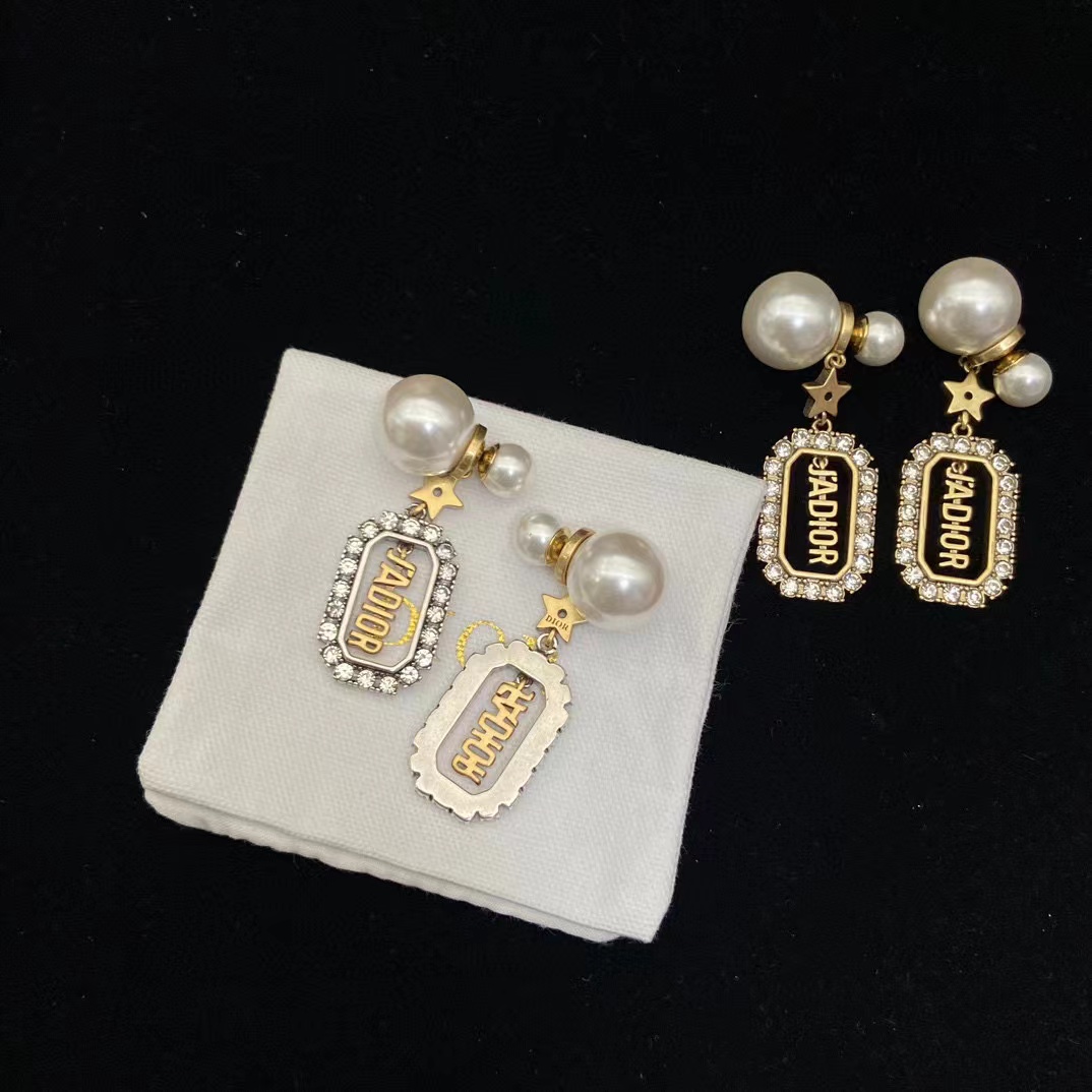 DI0R パールとダイヤモンドのスタッド ピアス【50％割引+送料無料】