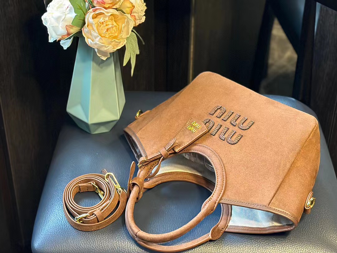 M1UM1U 新作シンプルハンドバッグ【50％割引+送料無料】