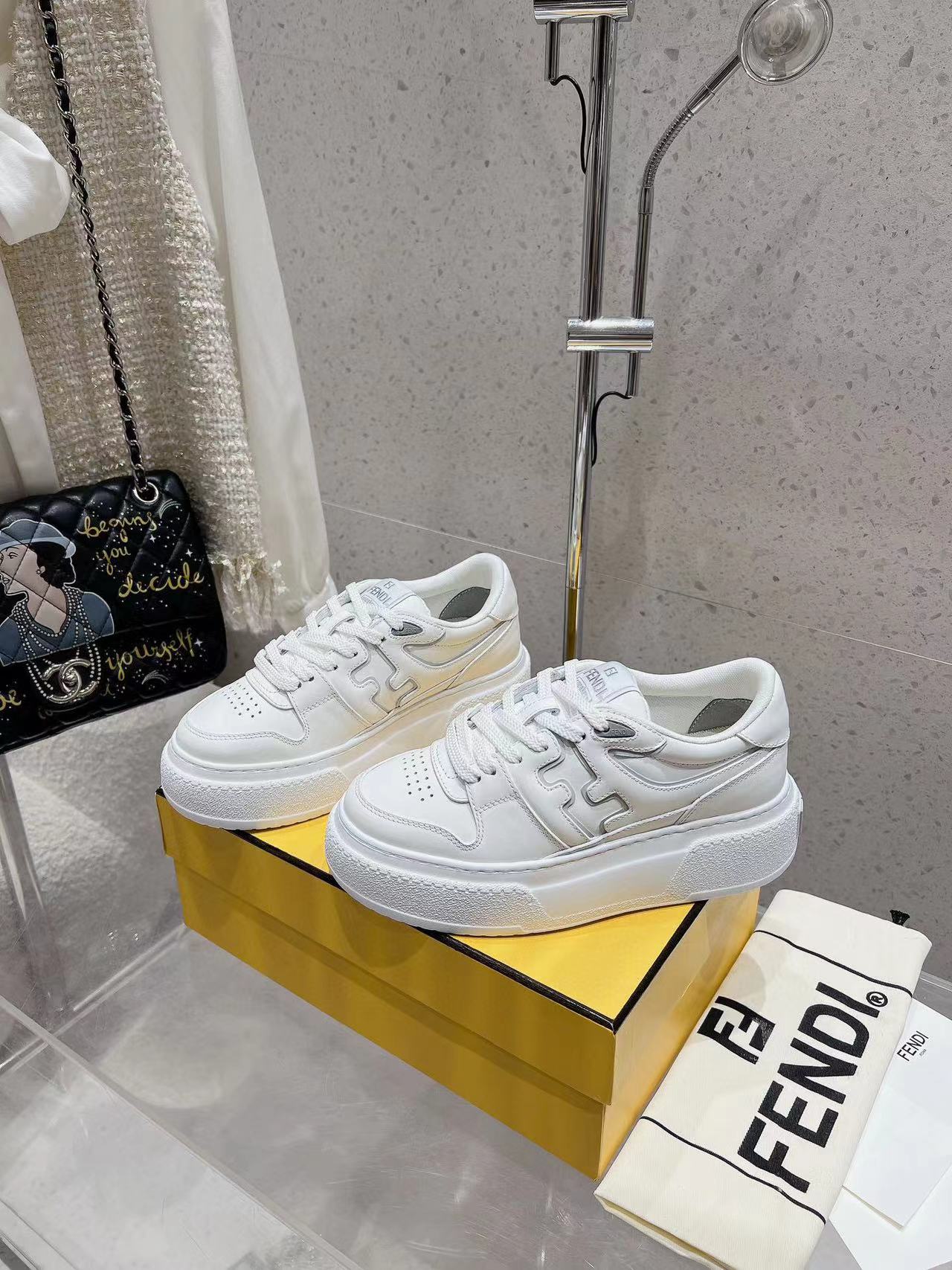 FEND1高品質厚底カジュアルスニーカー【50％割引+送料無料】