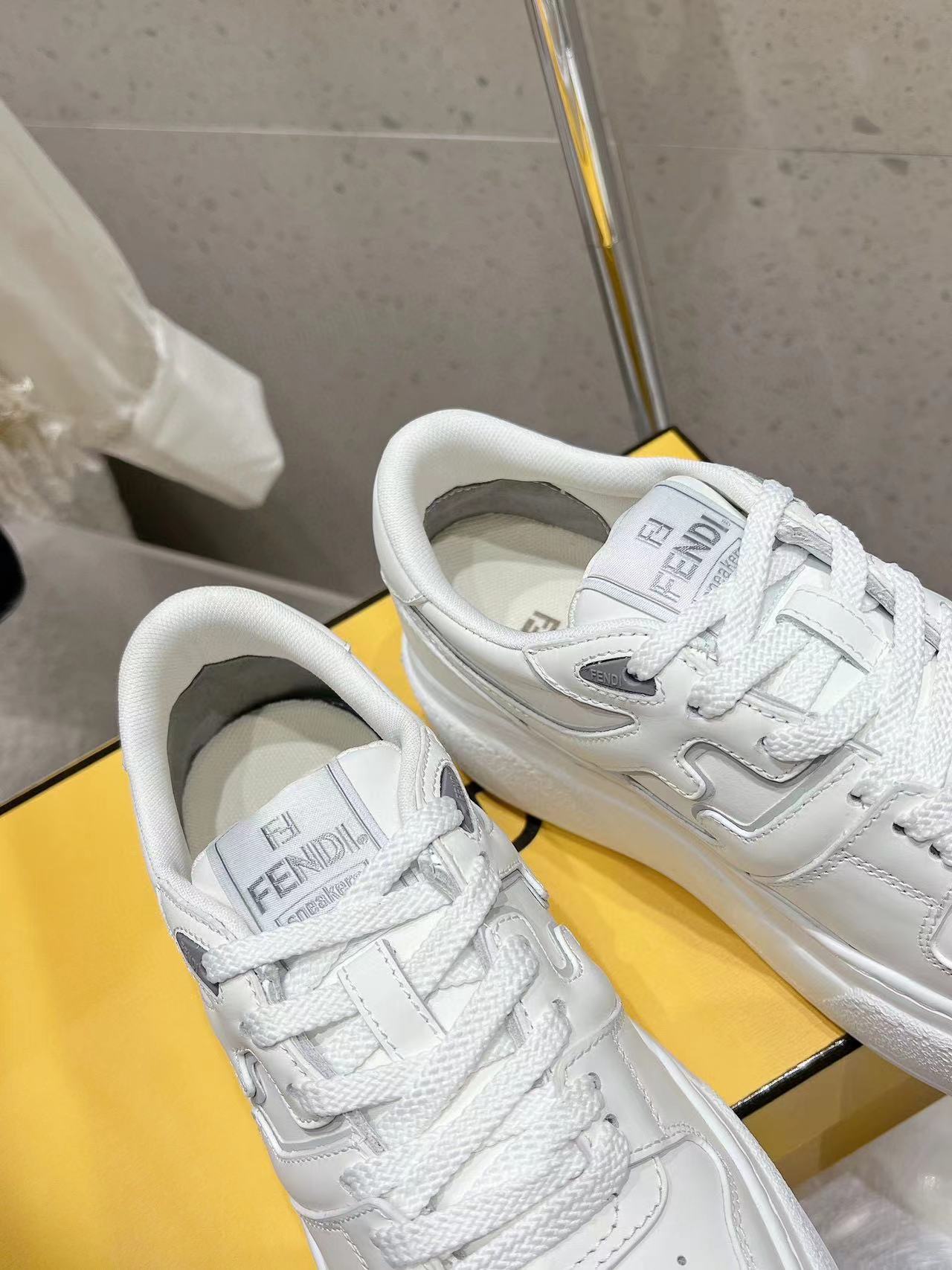 FEND1高品質厚底カジュアルスニーカー【50％割引+送料無料】