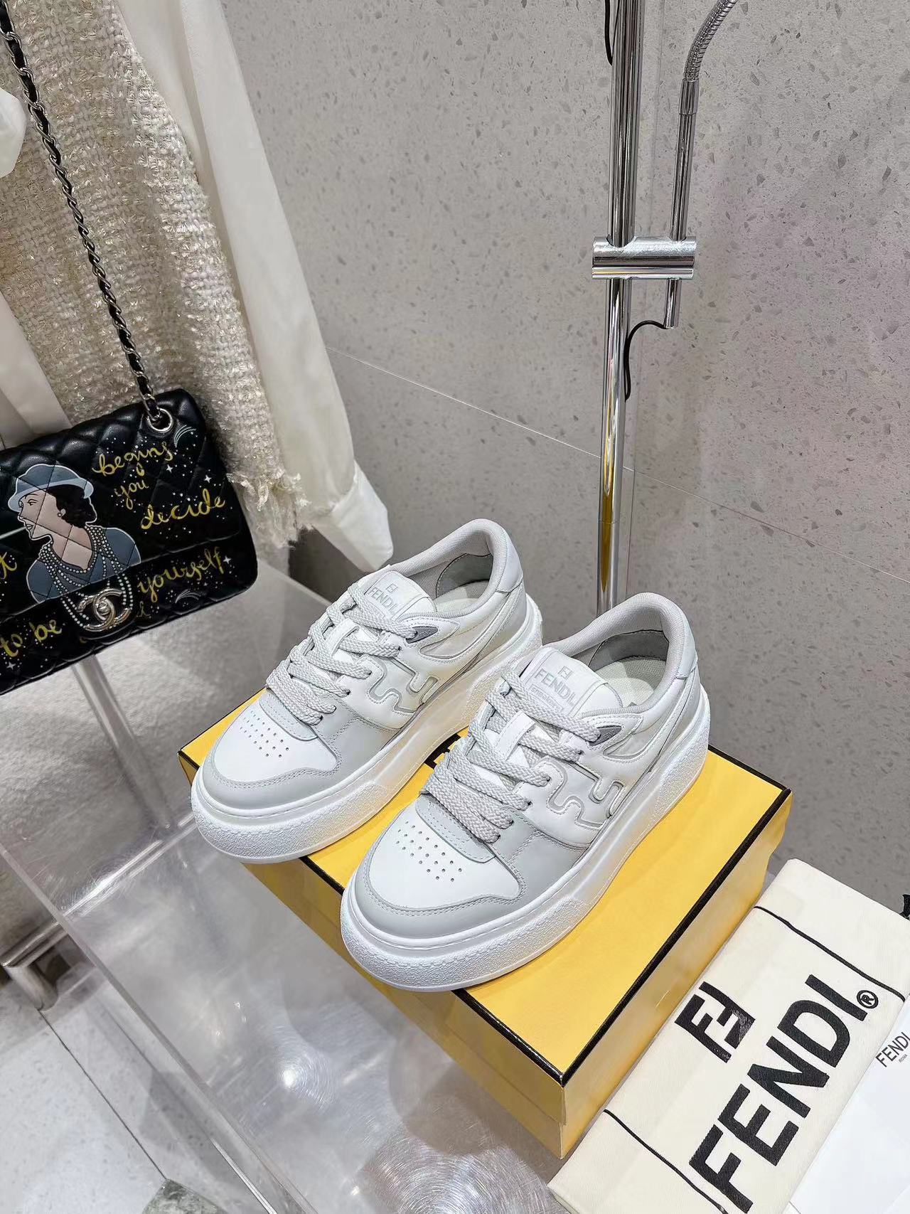 FEND1高品質厚底カジュアルスニーカー【50％割引+送料無料】