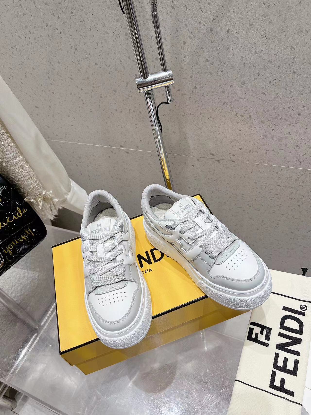 FEND1高品質厚底カジュアルスニーカー【50％割引+送料無料】