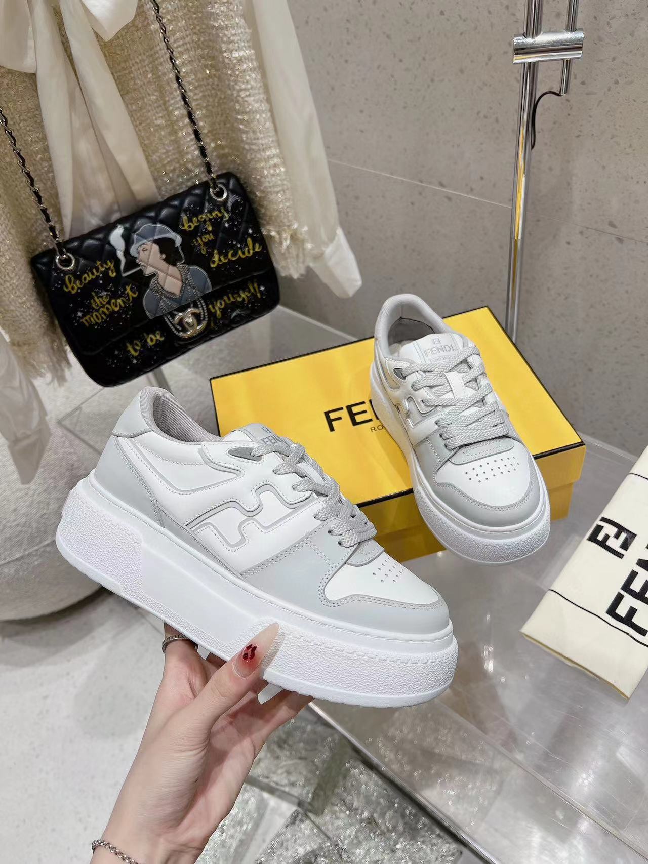 FEND1高品質厚底カジュアルスニーカー【50％割引+送料無料】