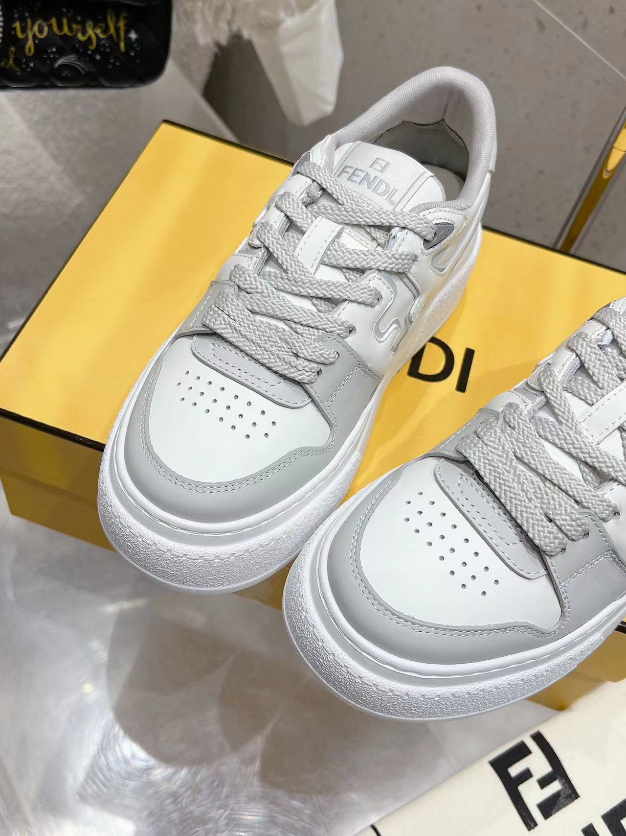FEND1高品質厚底カジュアルスニーカー【50％割引+送料無料】