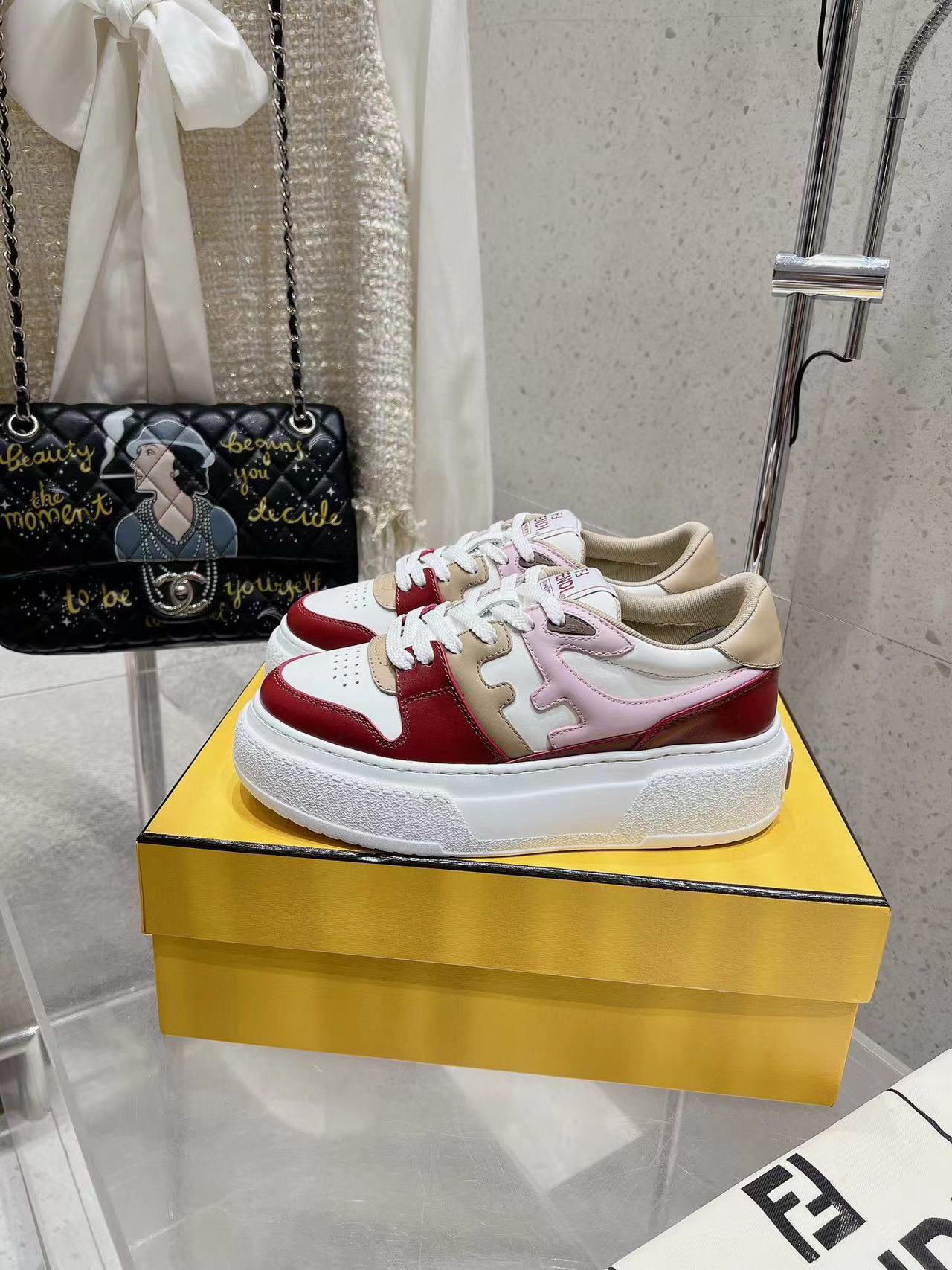 FEND1高品質厚底カジュアルスニーカー【50％割引+送料無料】