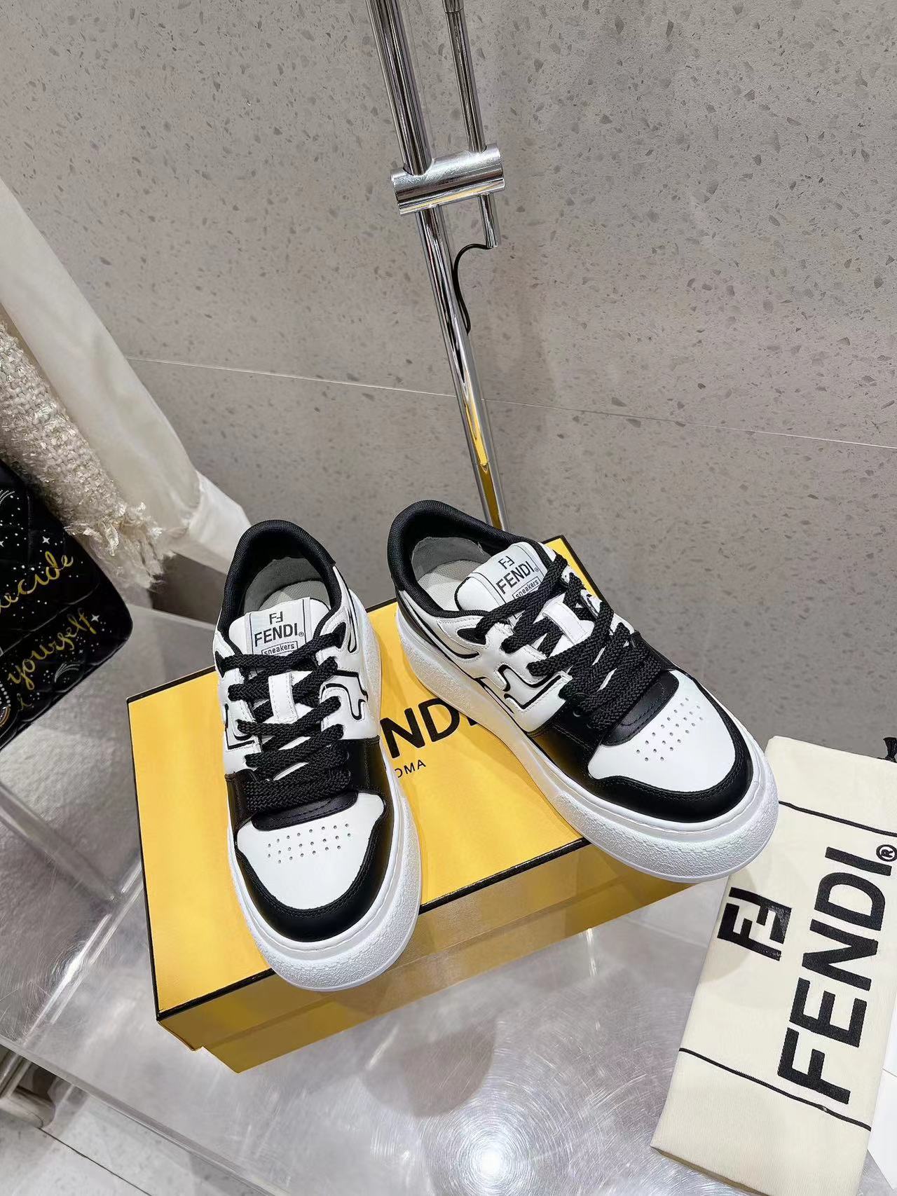 FEND1高品質厚底カジュアルスニーカー【50％割引+送料無料】