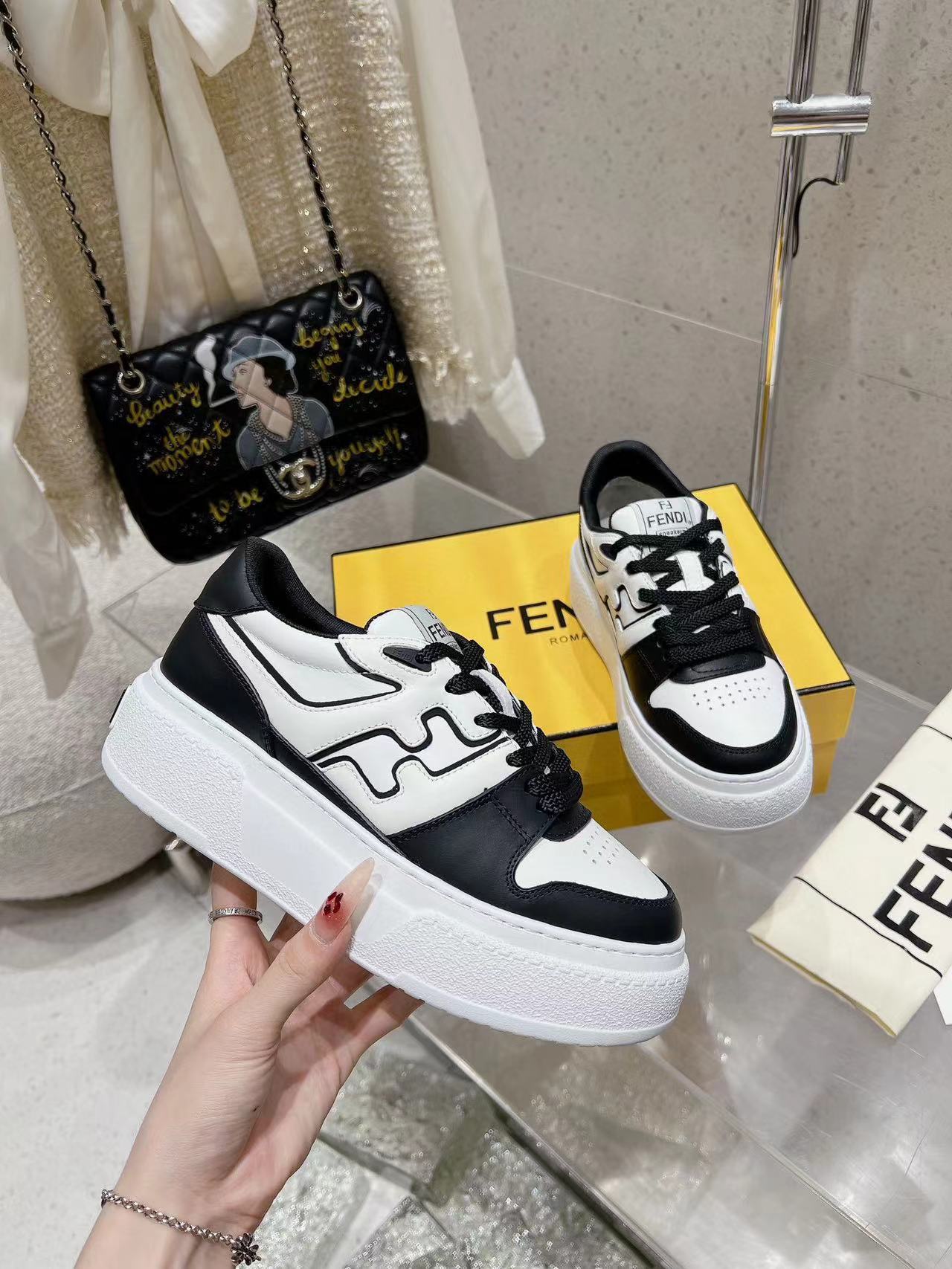 FEND1高品質厚底カジュアルスニーカー【50％割引+送料無料】
