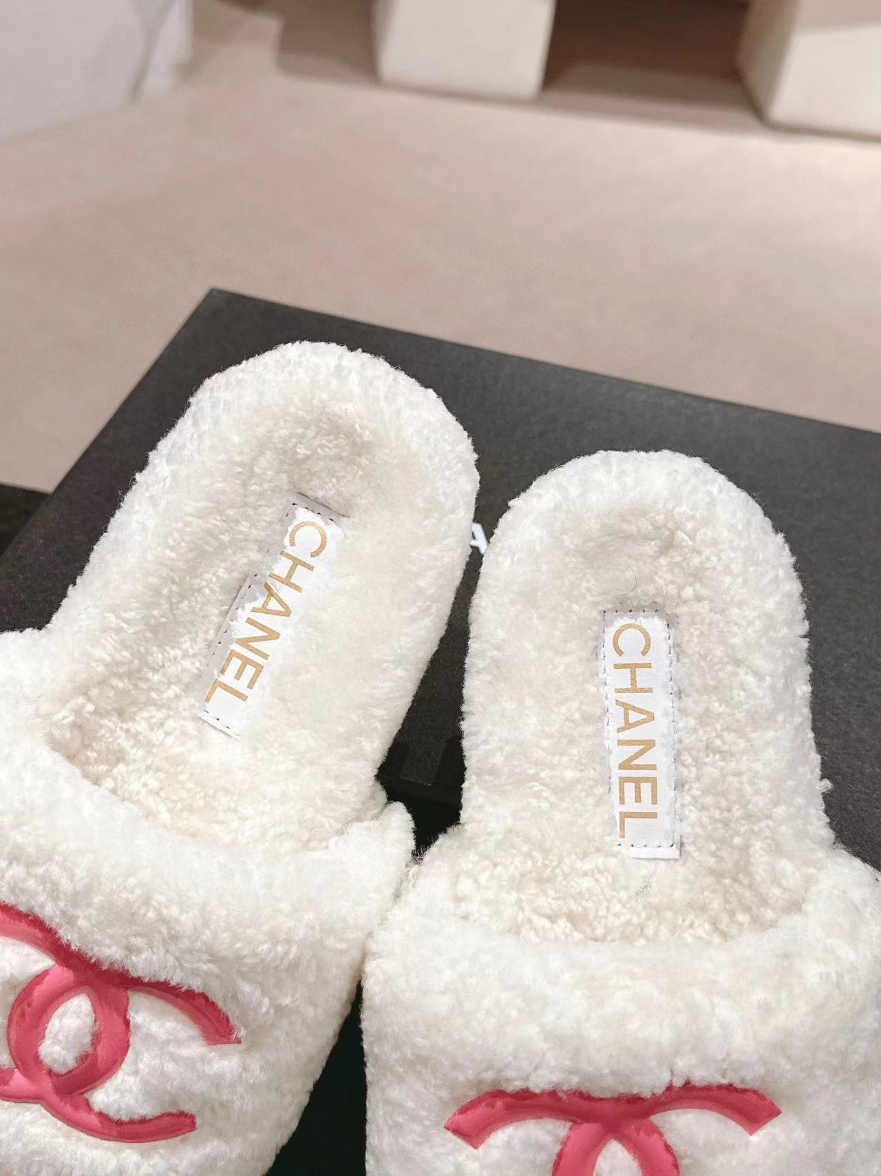 CHANE1 高品質ダブル C ロゴ ラムウール スリッパ【50％割引+送料無料】