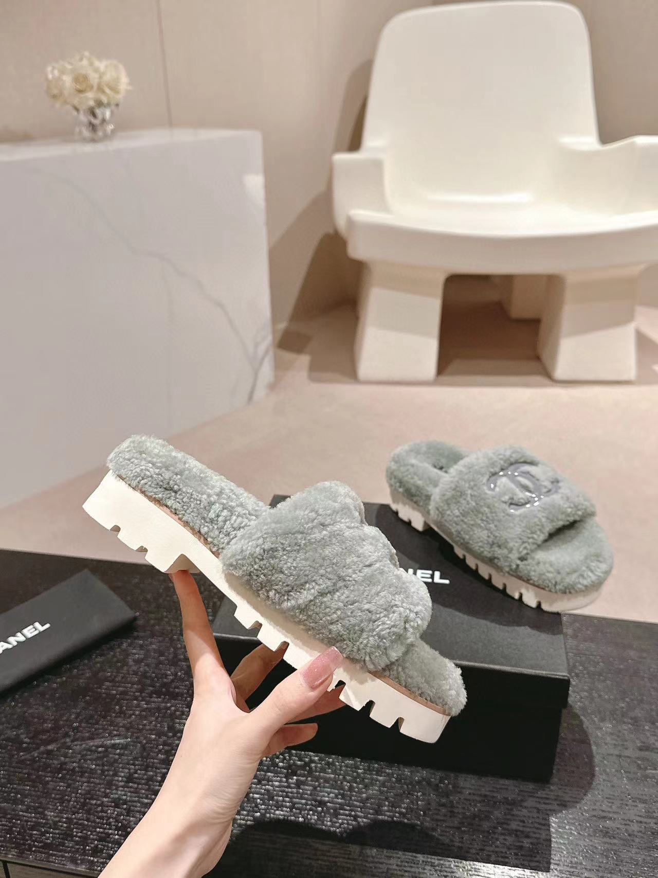 CHANE1 高品質ダブル C ロゴ ラムウール スリッパ【50％割引+送料無料】