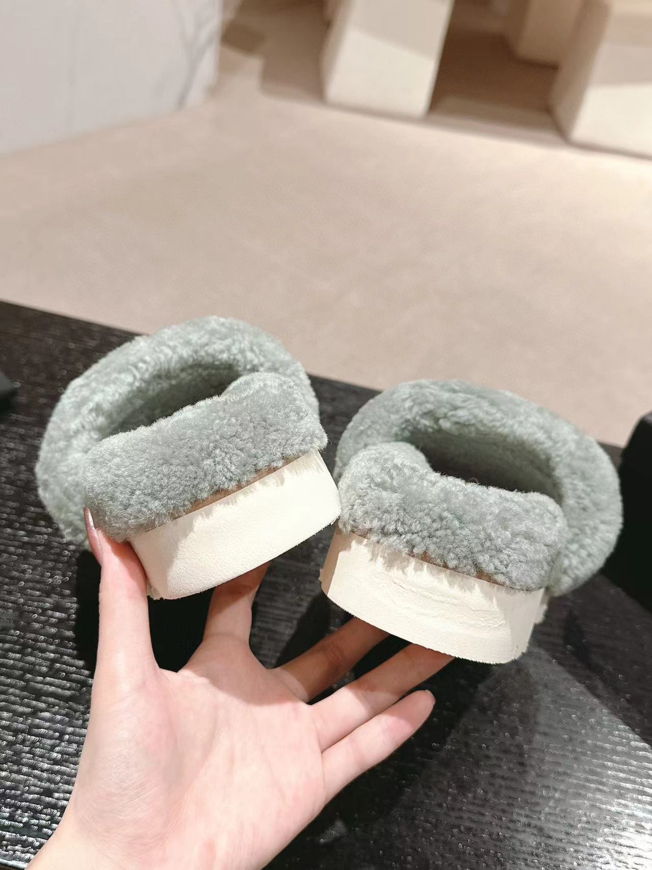 CHANE1 高品質ダブル C ロゴ ラムウール スリッパ【50％割引+送料無料】