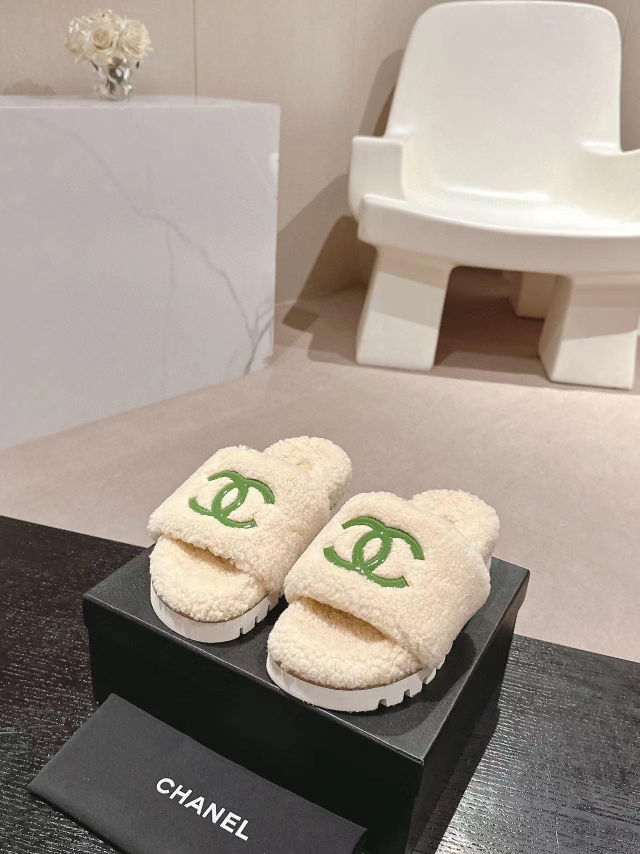 CHANE1 高品質ダブル C ロゴ ラムウール スリッパ【50％割引+送料無料】