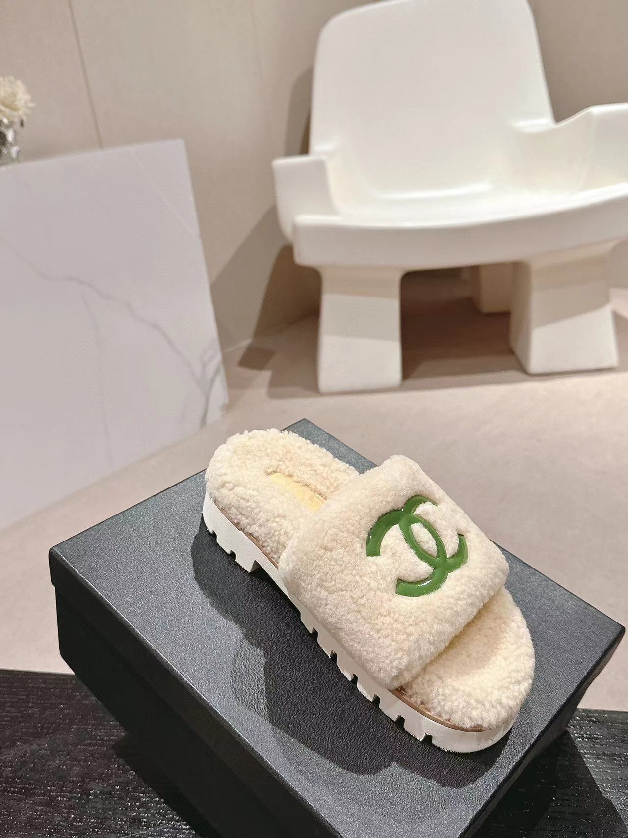 CHANE1 高品質ダブル C ロゴ ラムウール スリッパ【50％割引+送料無料】